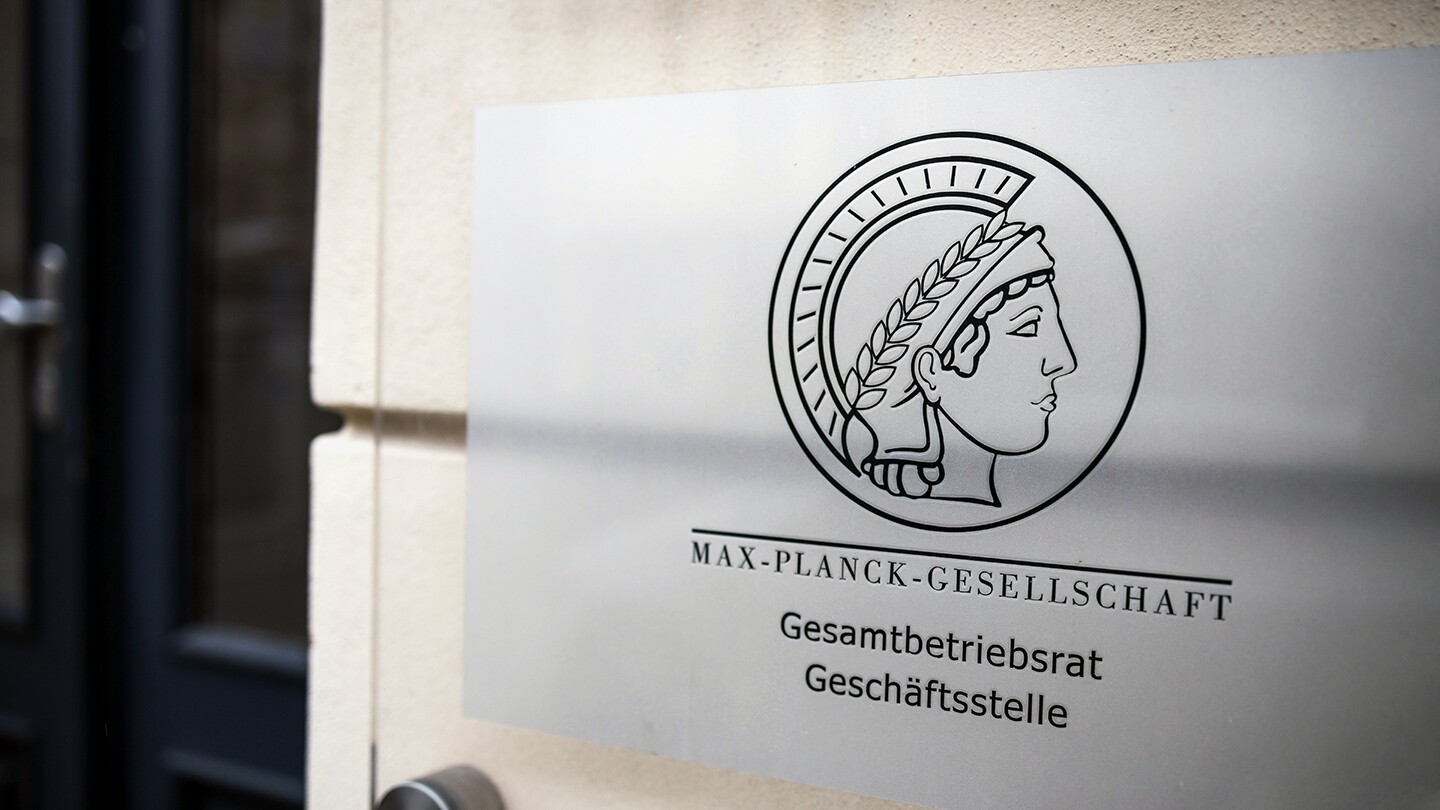 Image shows a sign, in German, for the Max Planck group