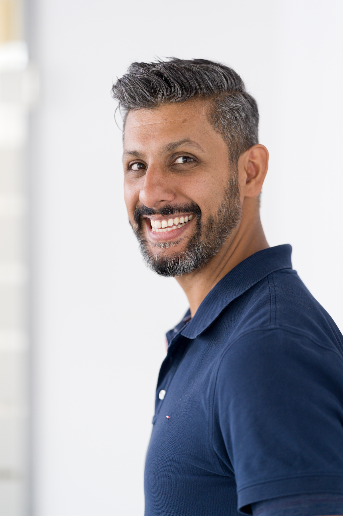 yasser-jadidi-vertical2-tuebingen.png